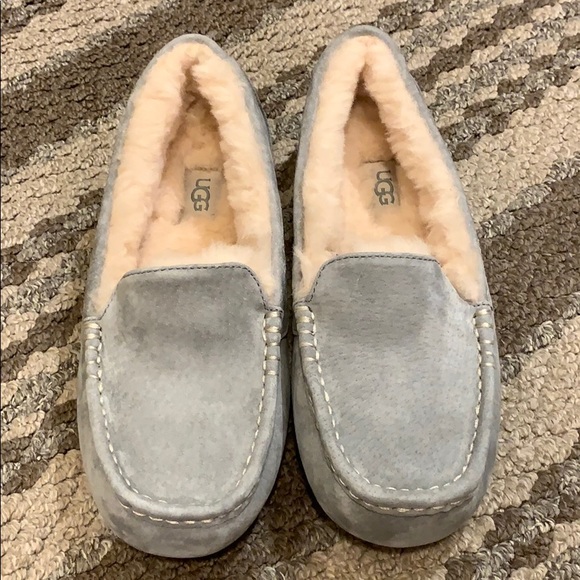 SOLD NIB UGG Light Grey Ansley Slippers - Picture 2 of 12